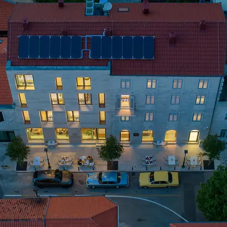 Emotheo Heritage 4* イモツキ